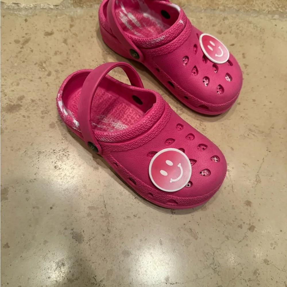 Pink Clogs - Picture 2 of 5